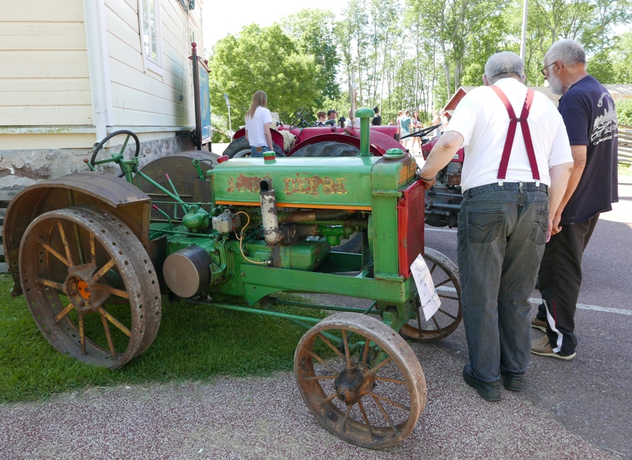 Alandy - wystawa traktorów w Degerby