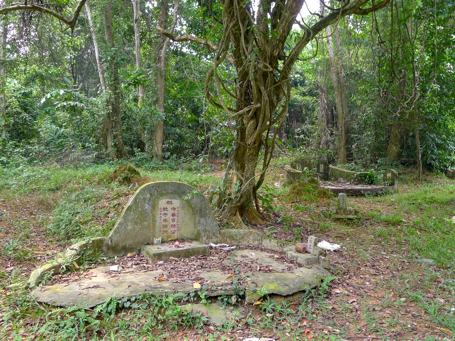 Parki w Singapurze - Pulau Ubin - cmentarz chiński