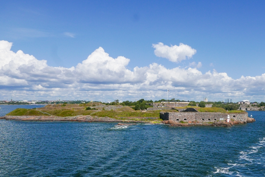 Darmowe atrakcje w Helsinkach - Suomenlinna. Widok z promu.
