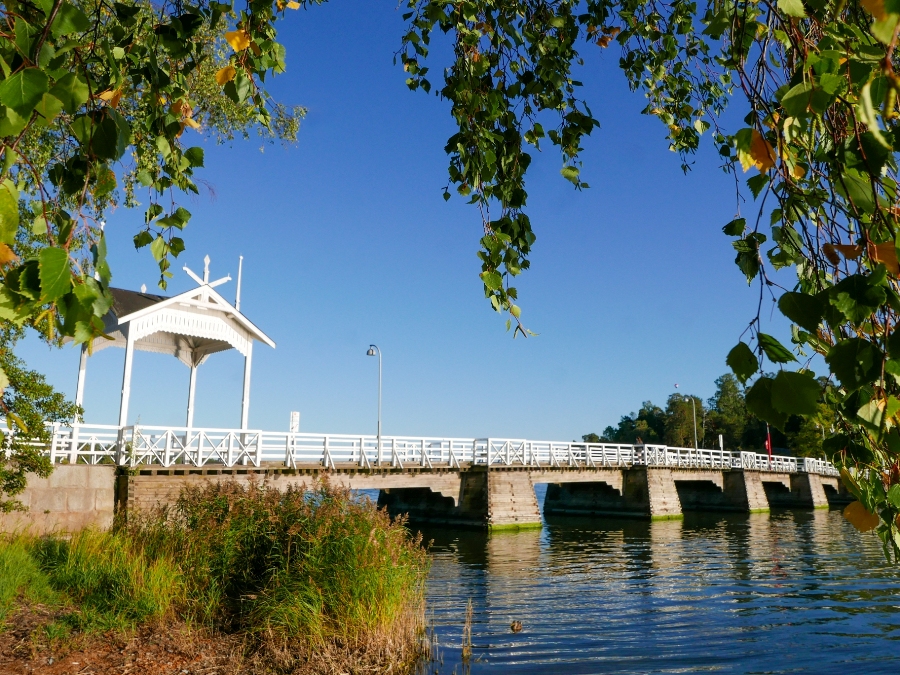 Most na wyspę Seurasaari.